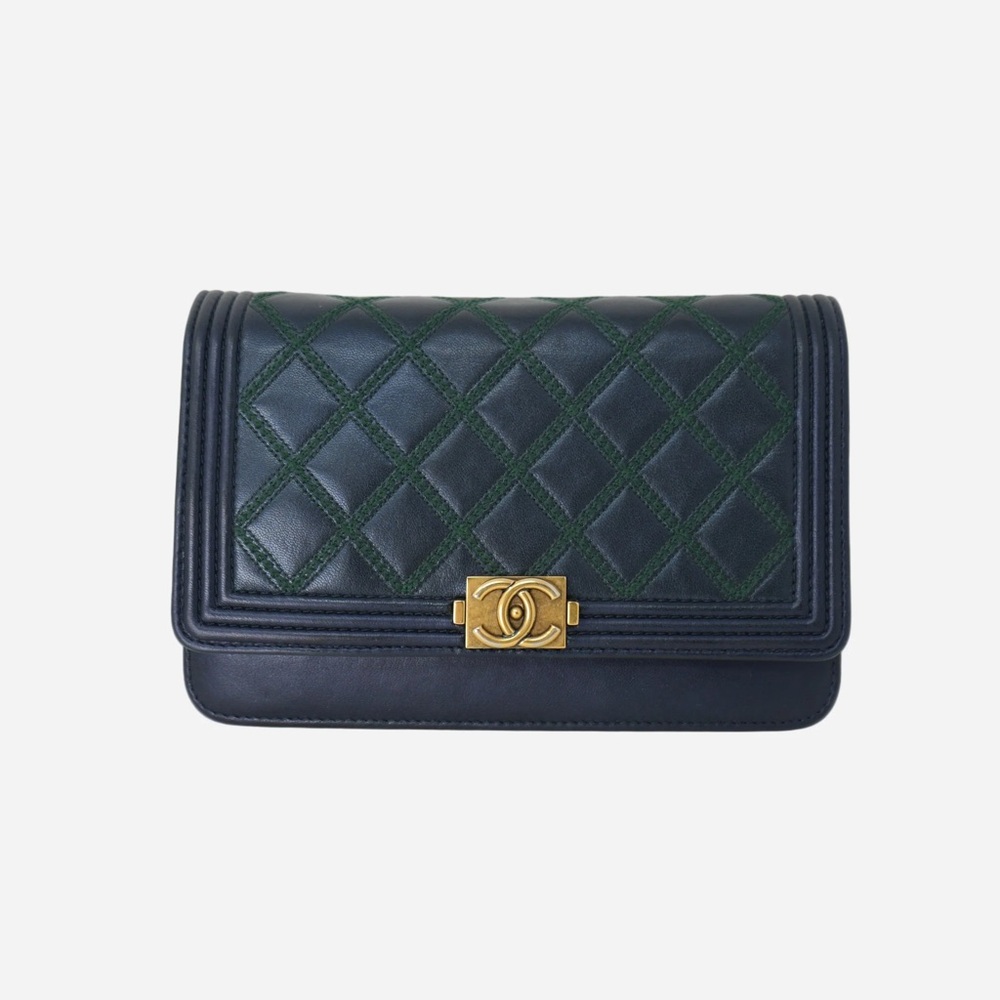 Pre-Owned Chanel Lambskin Boy Wallet On Chain Navy